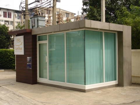 ตู้คอนเทนเนอร์ติดกระจก